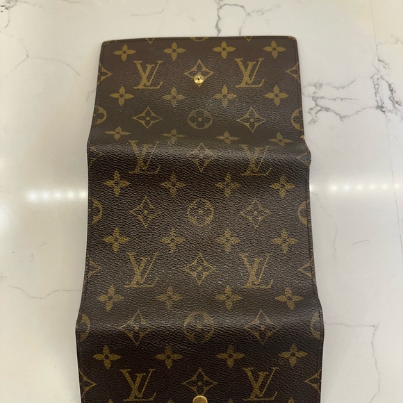 Louis Vuitton Brown and Gold Monogram Clutch - Picture 7 of 14